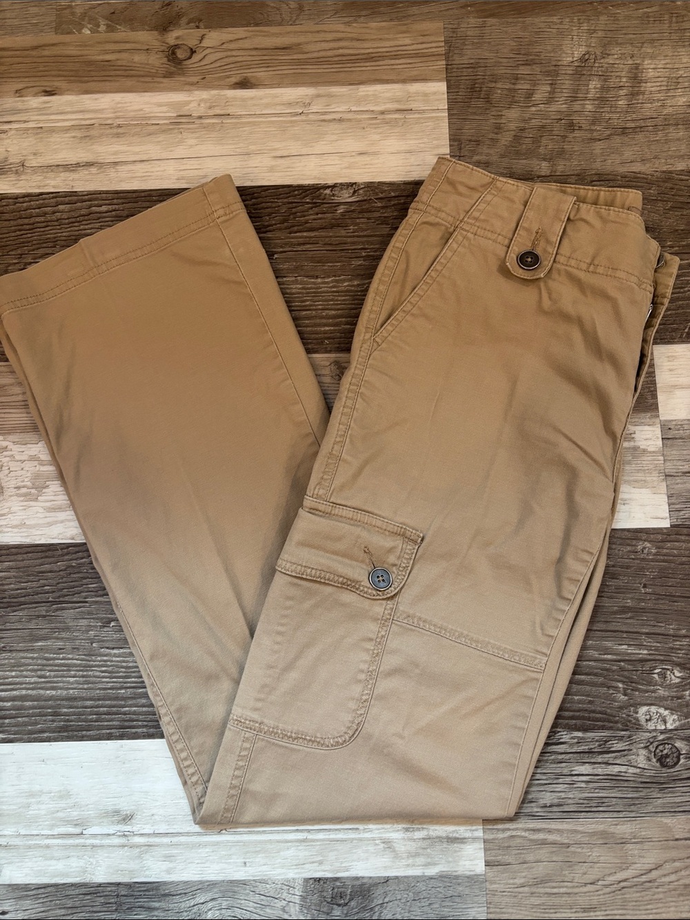 Women's Straight-Leg Cargo Pants in Tan